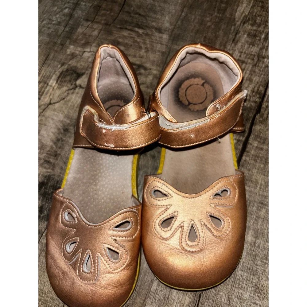 Livie & Luca Rose Gold Metallic Leather Petal Mary Jane Shoes Girls Size 2